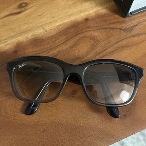 Ray-Ban Black Sunglasses